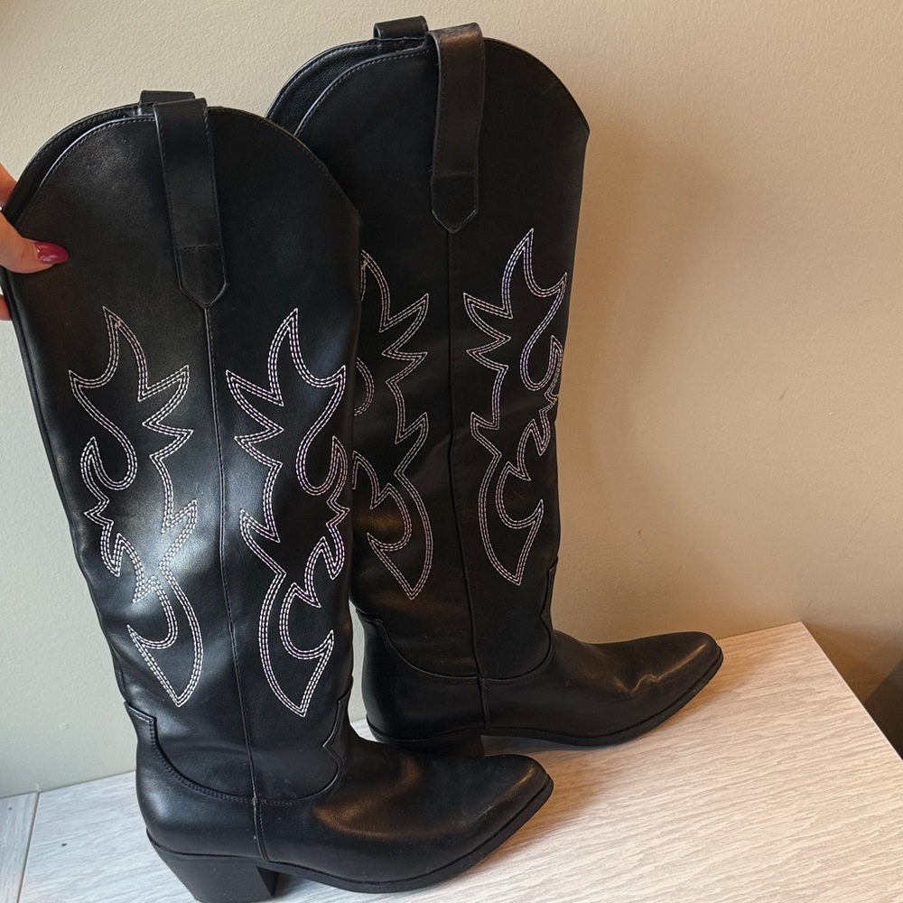 Black Western Cowboy Boots with Embroidered Design
